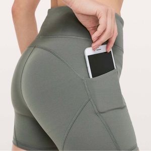 Lululemon track and train high-rise shorts 4“ size 4